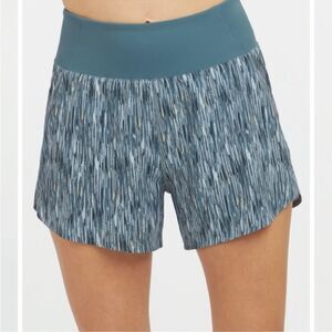 SPANX Get Moving Athletic Shorts in Blue Grey, Large (C9)
